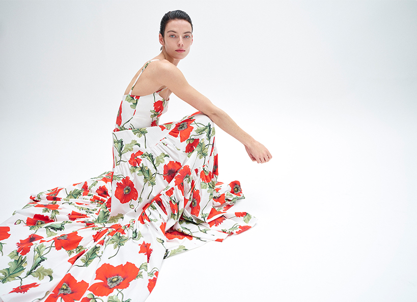 Model Wears Oscar de la Renta - Poppies-Print Flower-Applique Scoop-Neck Sleeveless Midi Dress