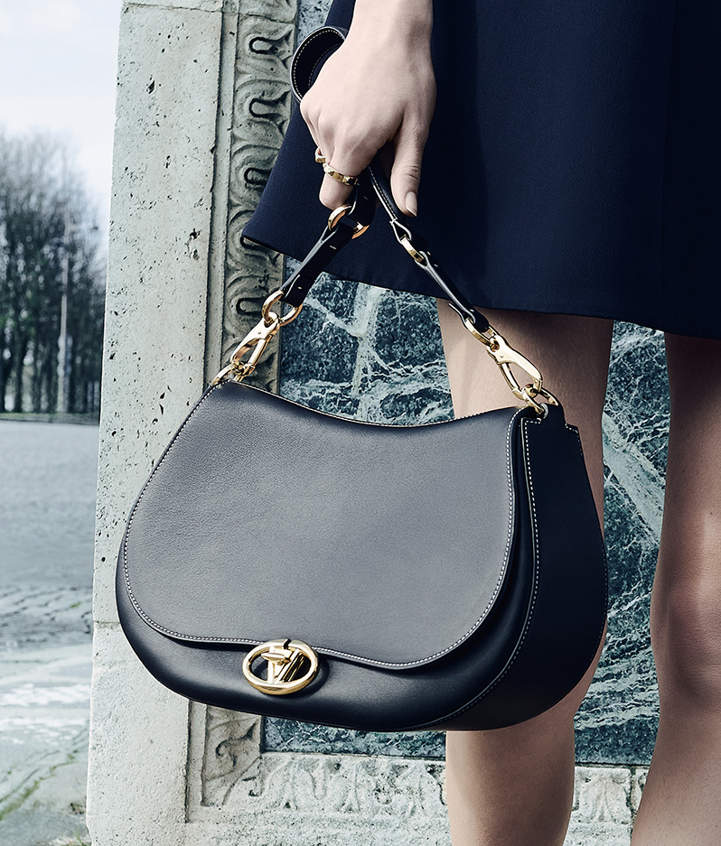 Valentino Garavani - Ohval bag