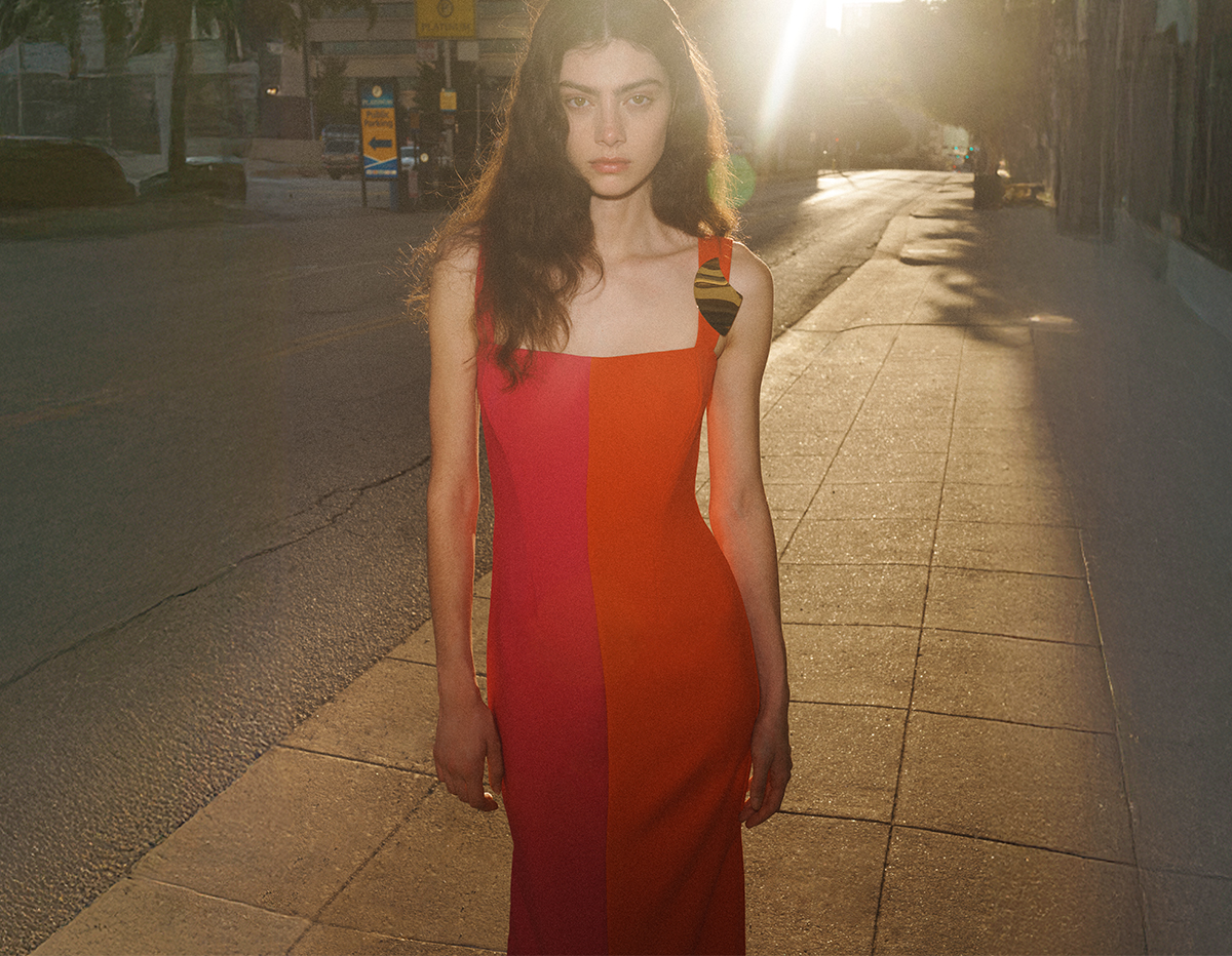 Model weras Harbison - Khroma Colorblock Square-Neck Gown