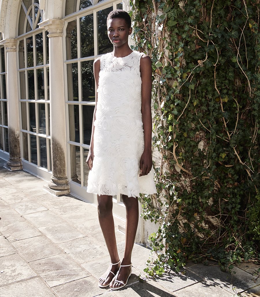 Model wears Akris punto - 