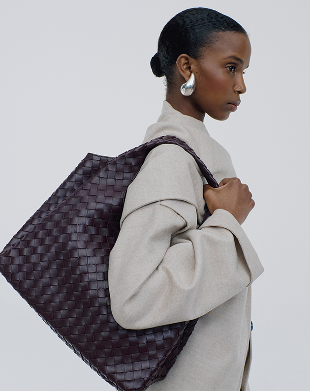Model wears Bottega Veneta - Large Hop Shoulder Bag