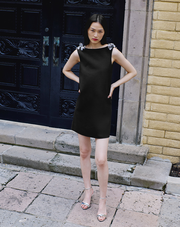 Model wears Oscar de la Renta