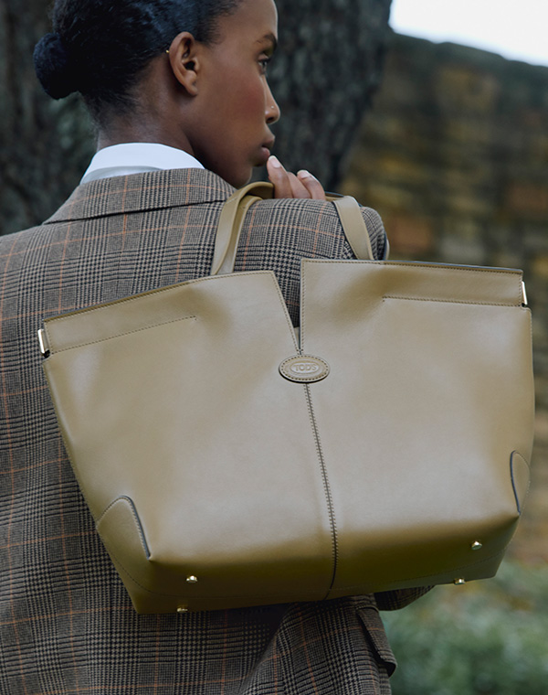 Model holds Tod's - Medium Leather Di Folio Tote Bag