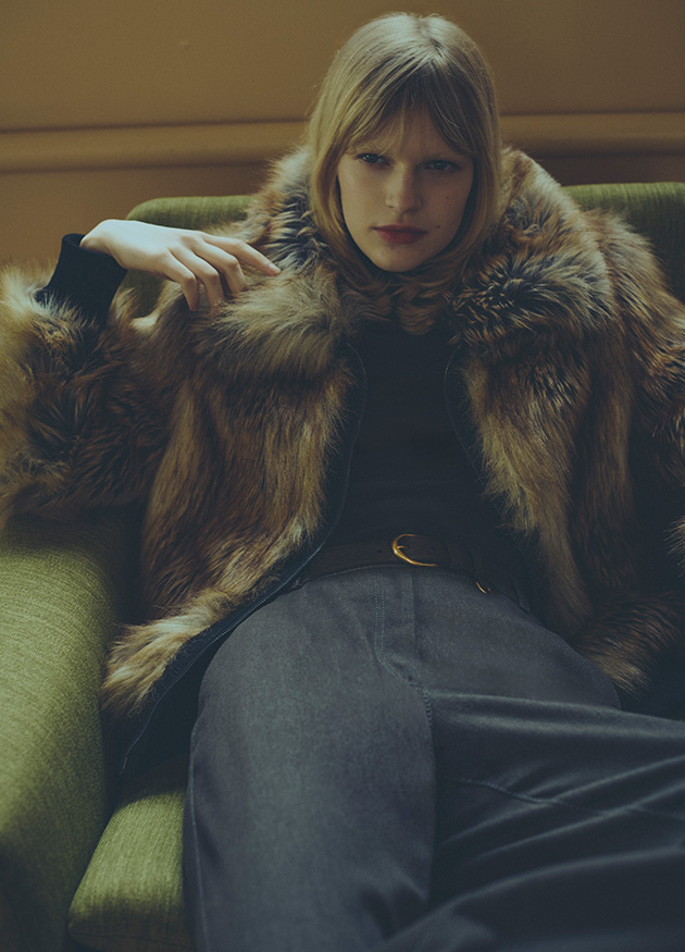 Model wears Akris Punto