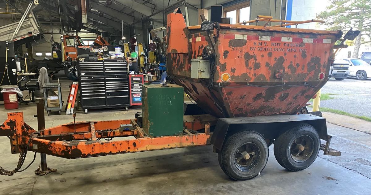 (Tow Out) 2006 Spaulding Asphalt Heater (360477) Offsite Paw Paw, MI BidCorp Auctions