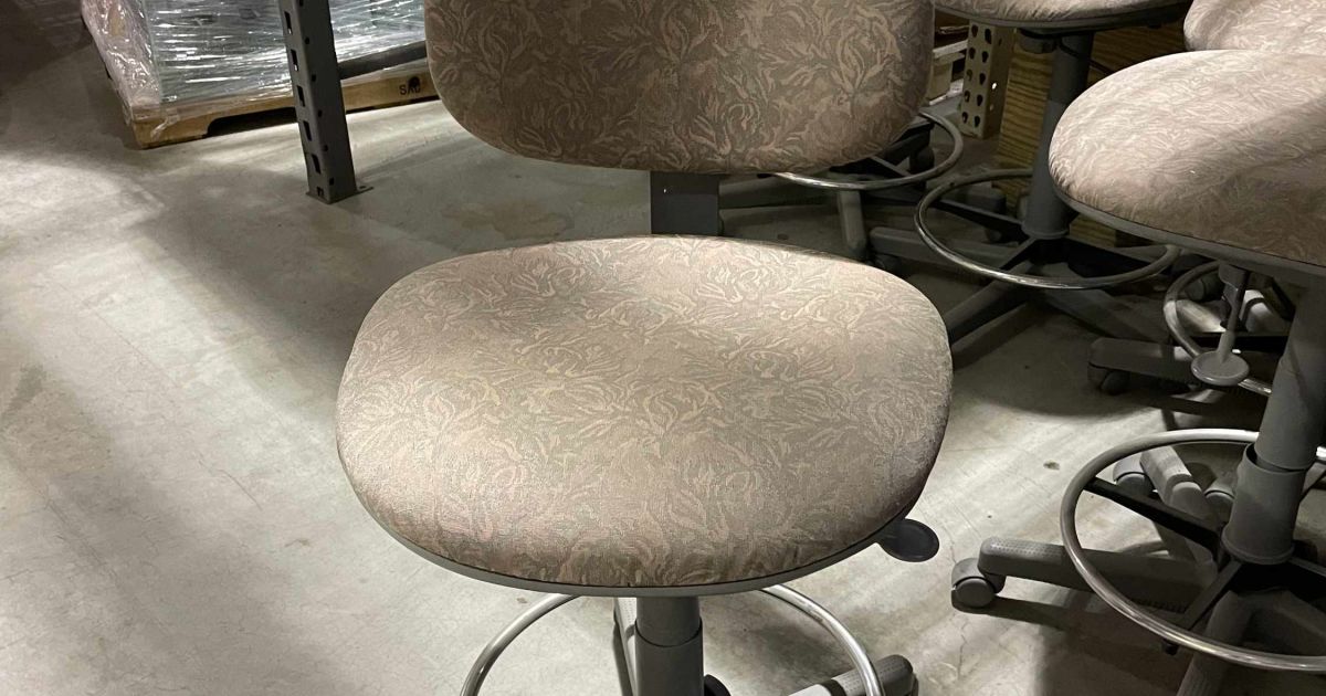 8 Rolling Stools BidCorp Auctions