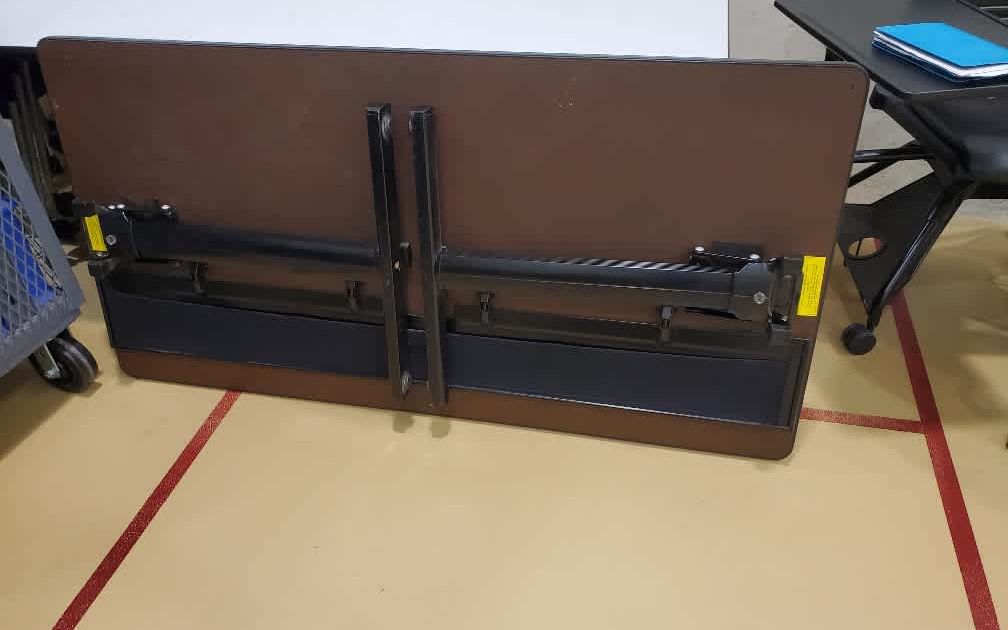 5 folding tables BidCorp Auctions