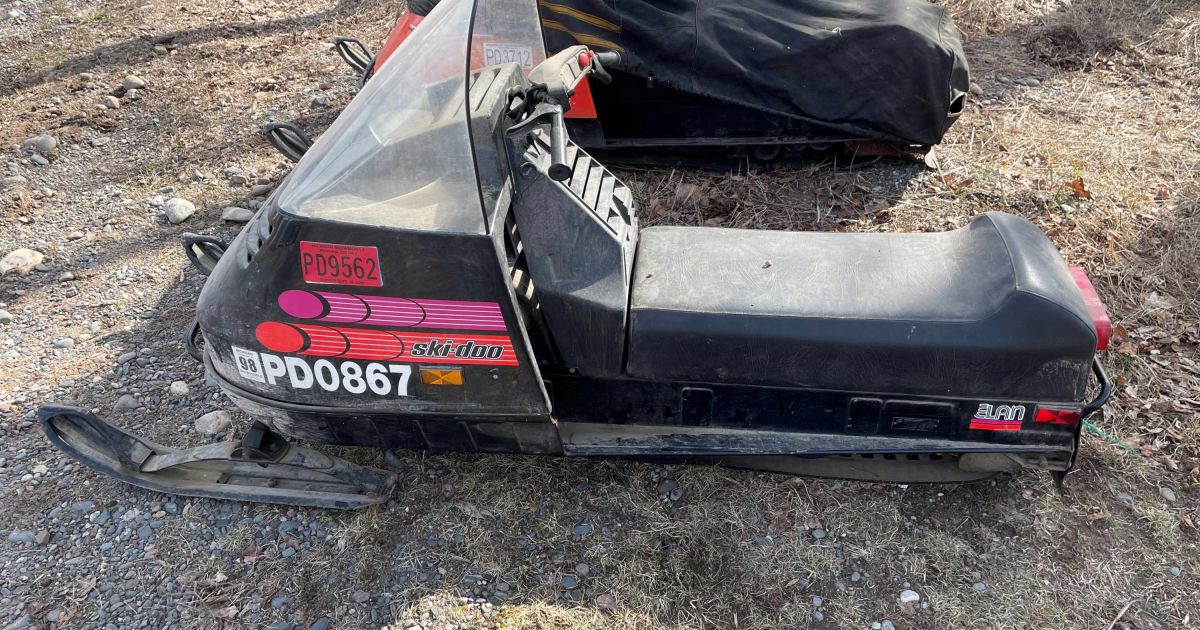 1993 Ski Doo Elan Snowmobile Offsite Crystal Falls, MI BidCorp Auctions