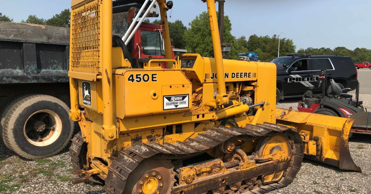 450 john deere dozer