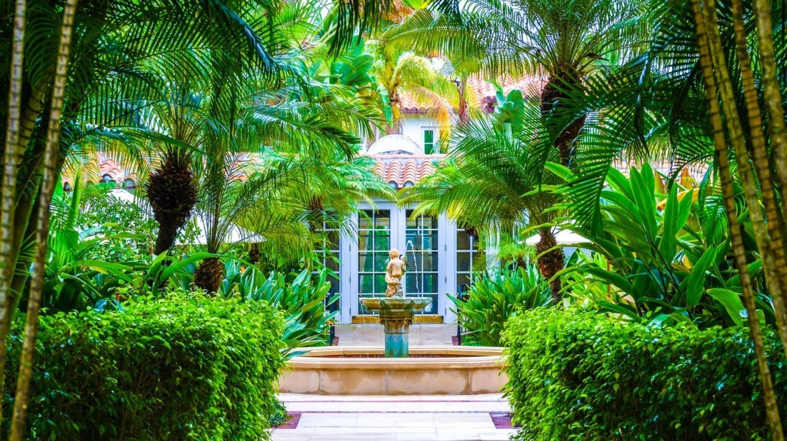 The Brazilian Court Palm Beach bgccc Bid Now ☑ $850 The Brazilian Court Palm Beach bgccc Bid Now ☑ $850