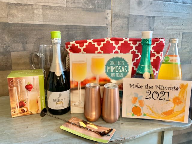 Mimosa with Pineapple Juice Gift Basket – The Downtown Farm Stand