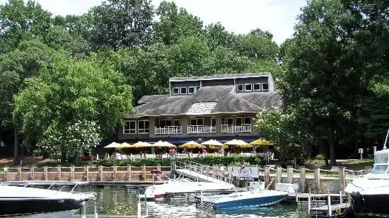 Pontoon boat excursion to North Harbor Club for lunch (4 peo 