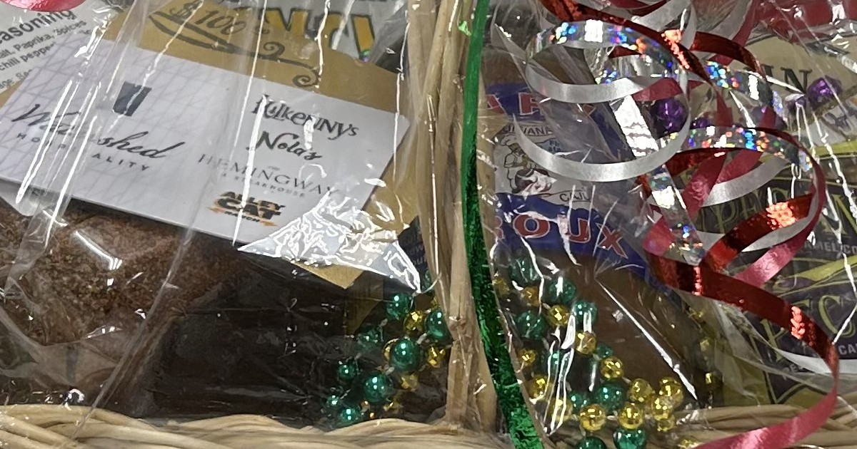 what to put in a mardi gras basket