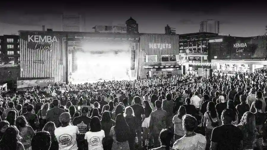 NETJETS presents NOAH KAHAN