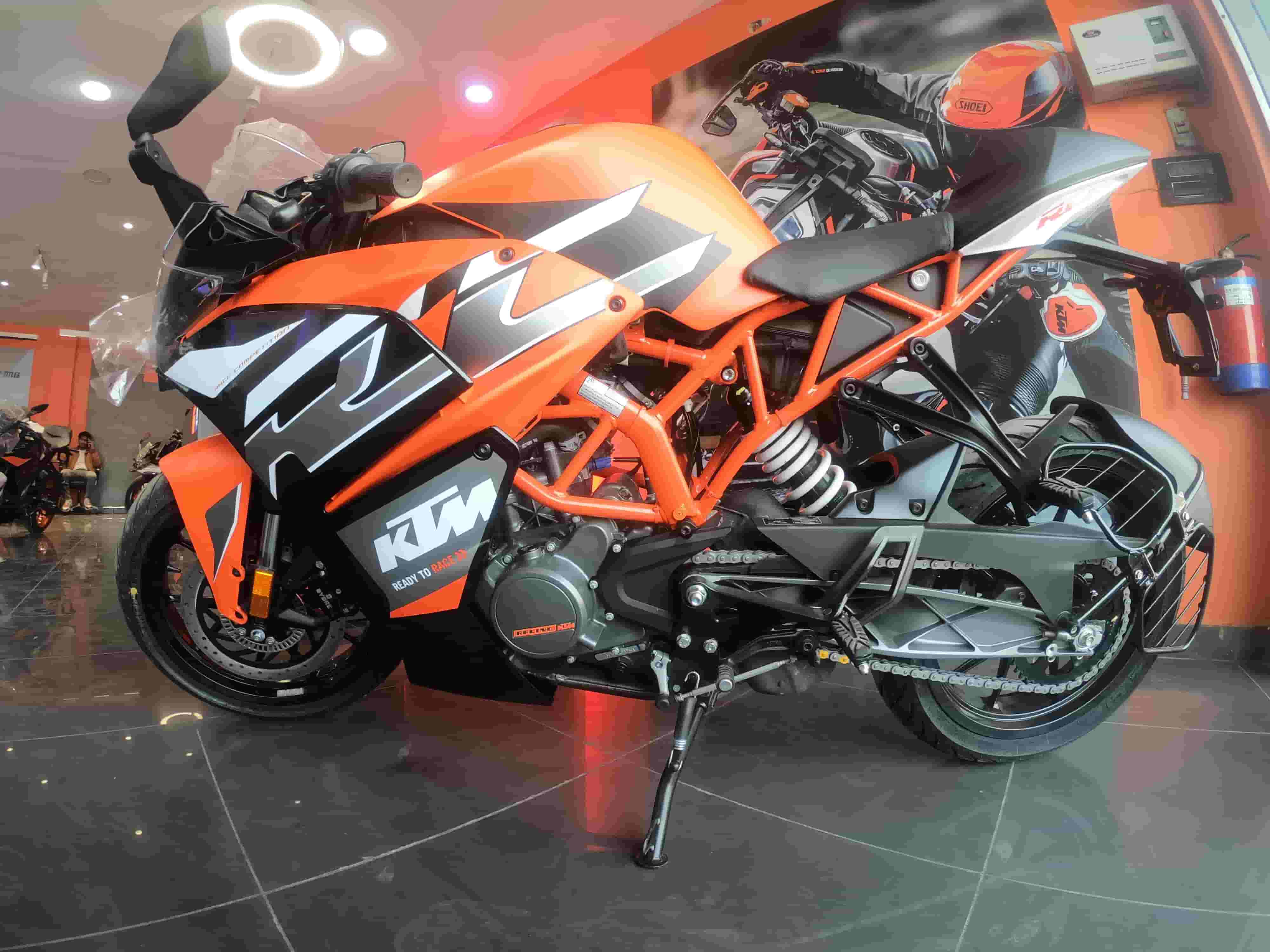 KTM RC 200 BS6 Price Mileage Colors Reviews Image