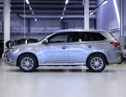 Mitsubishi Outlander PHEV2.4 Plug-in Hybrid EV Instyle+ 4WD 2019 -modell