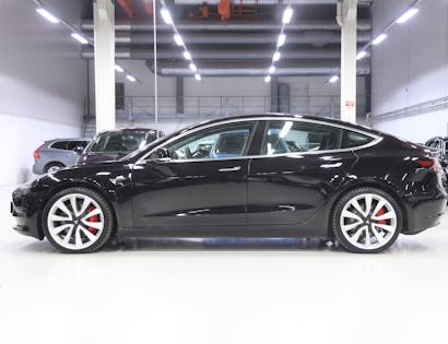 Tesla Model 3Long-Range Dual Motor AWD