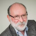 Top persuasive copywriters in Spain and the US cover