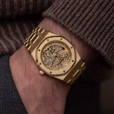 Elegancia atemporal: los relojes de lujo más impresionantes para mujeres cover