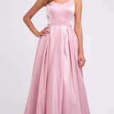 Los mejores vestidos de satén para mujer: elegancia y sofisticación cover