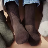 Los mejores elementos básicos de Uniqlo HeatTech para un invierno acogedor cover