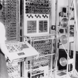 Icónicos momentos de la historia de la computación y la informática cover