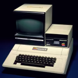 Icónicas computadoras personales que marcaron la evolución tecnológica cover