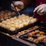 El mejor takoyaki de Madrid: ¿dónde comerlo? cover