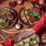 Comida saludable a domicilio con opciones vegetarianas cover