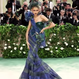 Celebridades que redefinieron la moda histórica en la alfombra roja cover