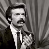 Presentadores de televisión españoles más influyentes de los años 70 cover