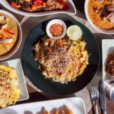 Mejores servicios de comida tailandesa a domicilio cover