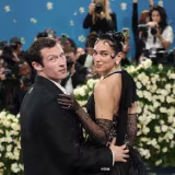 Bodas íntimas de famosos en juzgados cover