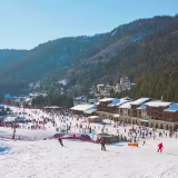 Low-altitude ski resorts in Europe with greater dependence on artificial snow cover