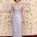 Vestidos más elegantes de los Golden Globes cover