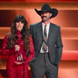 Atuendos más memorables de los CMA Awards cover