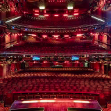 Mejores teatros del West End con musicales de comedia en Londres cover