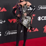 Mejores looks de alfombra roja de los MTV VMAs cover