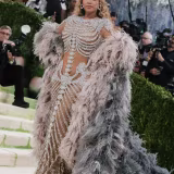 Mejores vestidos de la historia de los Grammy cover