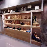 Tiendas de artículos religiosos con coronas de Adviento cover