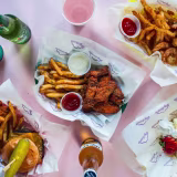 Restaurantes con mejor ambiente familiar en Atenas cover