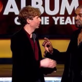 Interrupciones memorables en la historia de los Grammy cover