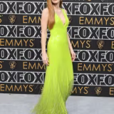 Mejores vestidos de la alfombra roja de los Emmy cover