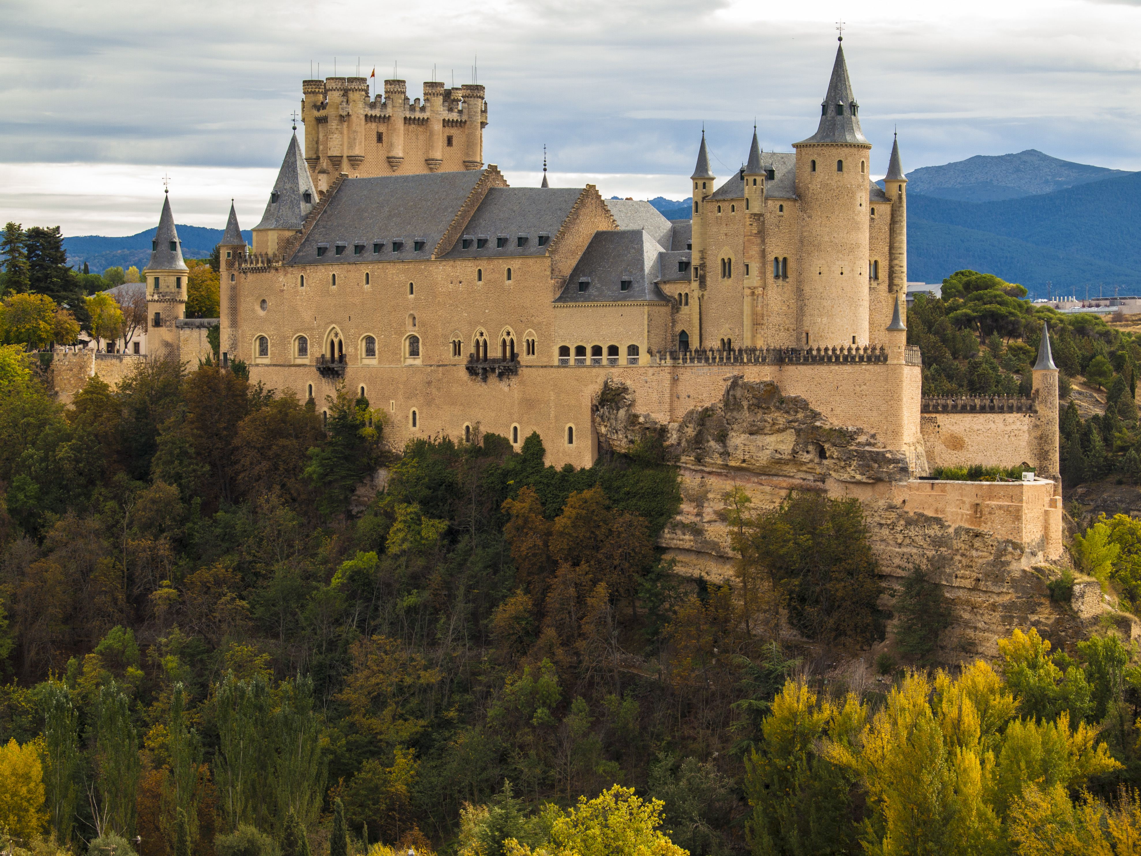 Best recreational establishments in Segovia