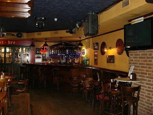 Best social and lively bars in Badajoz
