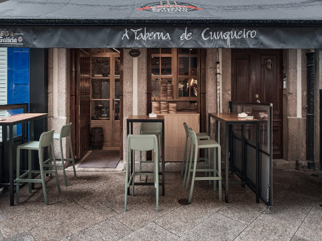 Best traditional restaurants with emblematic regional dishes from A Coruña
