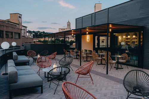 Best bars to relax and socialize in Girona