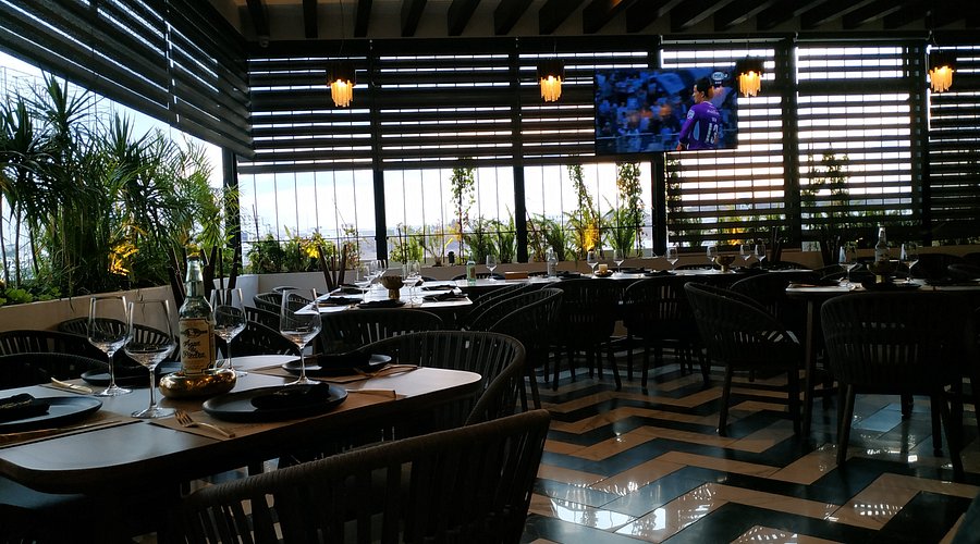 Best Breweries to Watch Sports in León