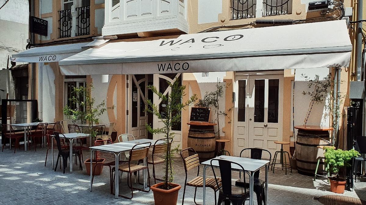 Best coffee shops with artisanal pastries in A Coruña