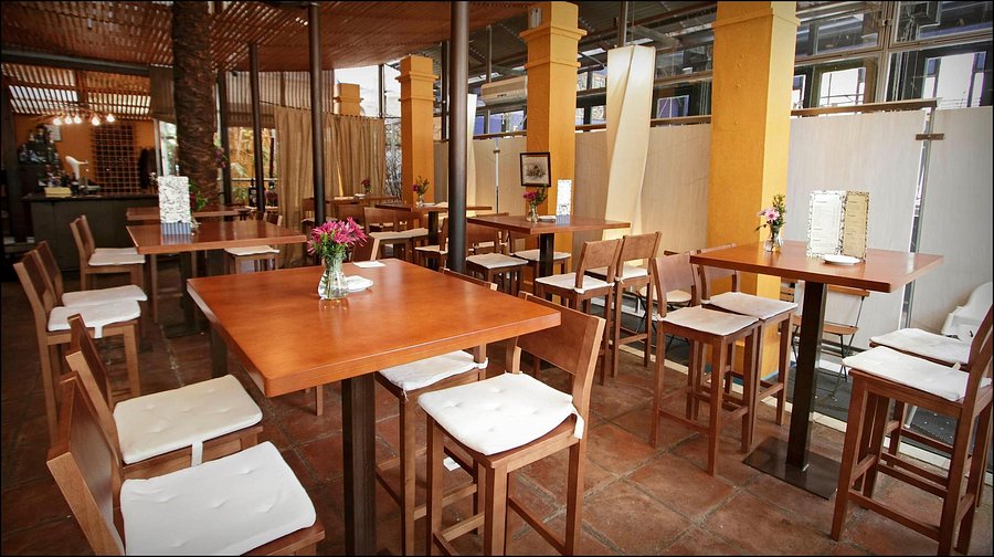 Best Restaurants in the Bellavista-La Palmera Neighborhood of Seville